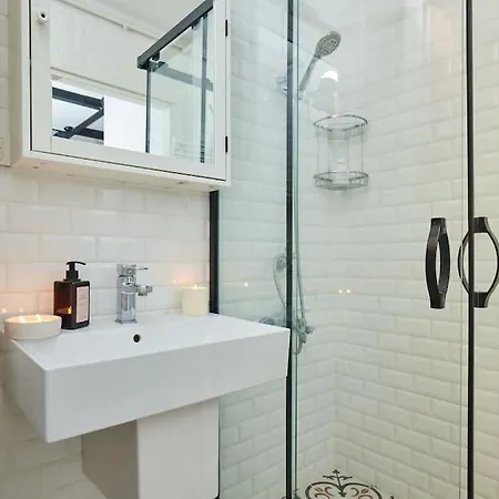 Daire Stunning 2br 1 Min Metro&galata