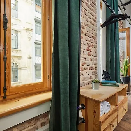 Stunning 2br 1 Min Metro&galata Apartment