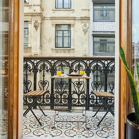 Apartment Stunning 2br 1 Min Metro&galata