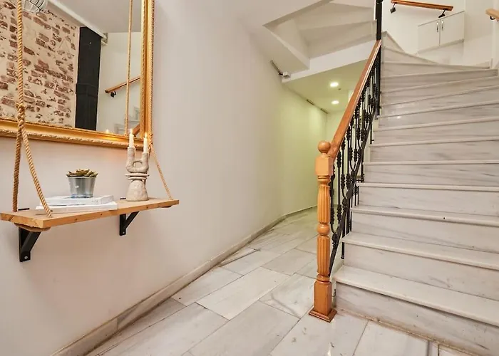 Stunning 2br 1 Min Metro&galata Apartment *