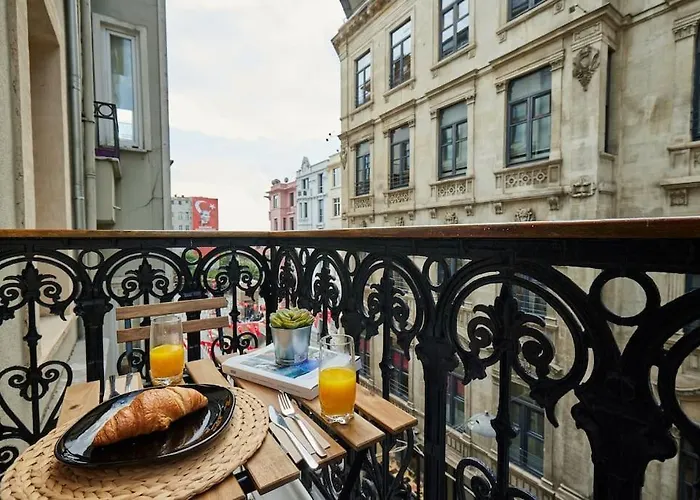 Stunning 2br 1 Min Metro&galata Apartment Istanbul